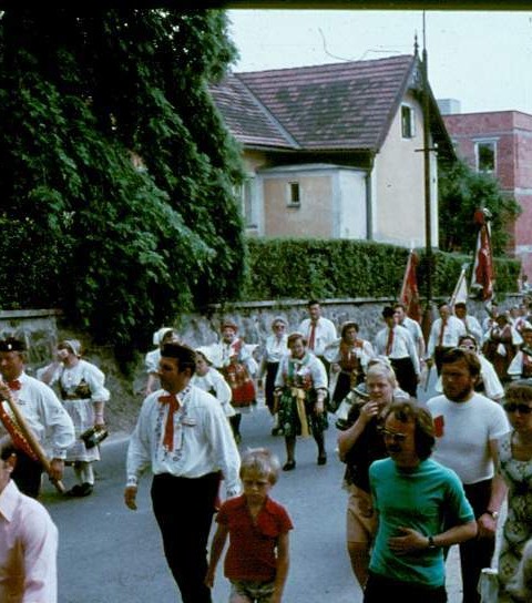 fh-0001-baracnicky-pruvod-1977-snimek0024