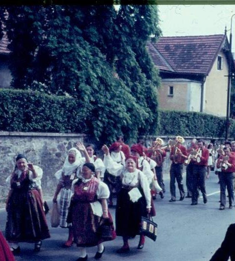 fh-0001-baracnicky-pruvod-1977-snimek0026